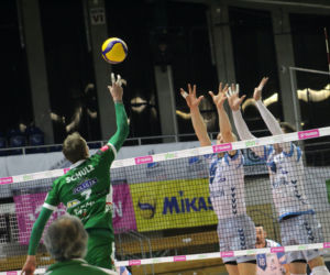 Siatkarze Indykpolu AZS-u Olsztyn wygrali wyjazdowe spotkanie z MKS-em Będzin 3:0. 