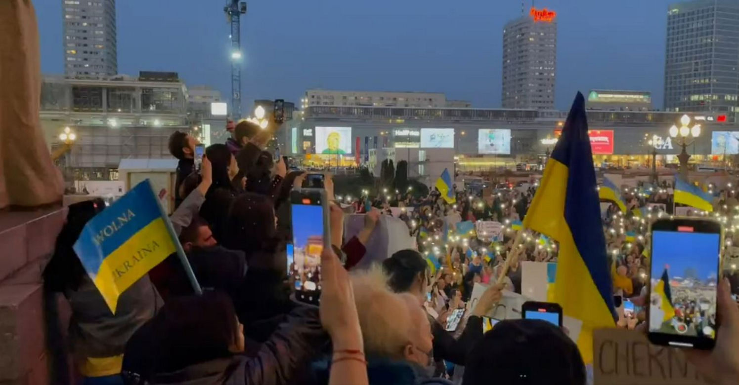 Wojna w Ukrainie. W ramach protestu położyli się na ziemi. "Przestańcie obiecywać, zacznijcie działać"