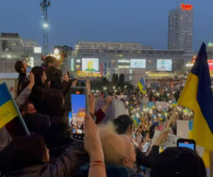 Wojna w Ukrainie. W ramach protestu położyli się na ziemi. Przestańcie obiecywać, zacznijcie działać
