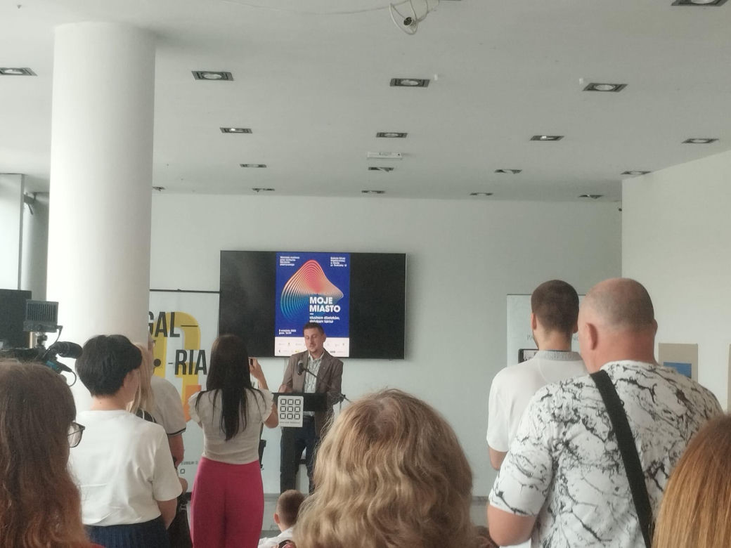 Wystawa "Moje miasto - słucham dźwięków, dotykam faktur"