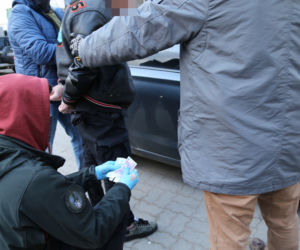 Udawali policjantów i wchodzili do agencji towarzyskich. Dwóch przebierańców w rękach policji