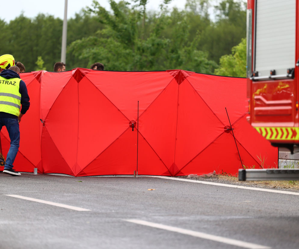 Śmiertelny wypadek na DK8. Samochód wbił się w ciężarówkę