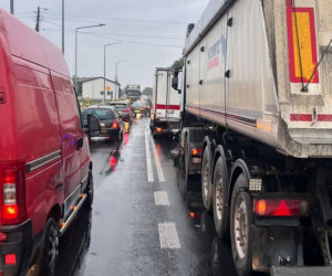 Zderzenie trzech pojazdów w Sarnowej koło Rawicza. Jedna osoba poszkodowana