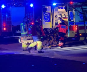 Nastolatek przejechany przejechany przez ciągnik w Wilanowie! Dwóch 14-latków na hulajnodze zderzyło się z traktorem