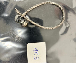 Rozpoznajesz te błyskotki? Policja poszukuje właścicieli bizuterii i kosztowności