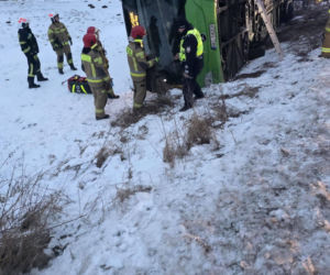 Gołoledź paraliżuje drogi w Bydgoszczy i regionie! Autobus wypadł z drogi [ZDJĘCIA]