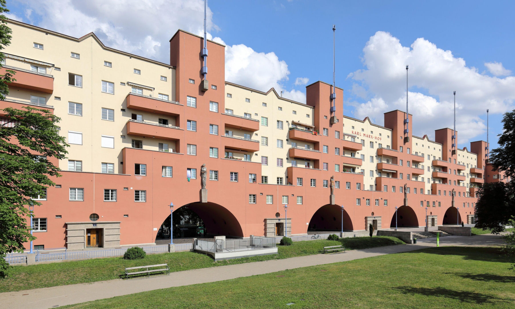 Karl-Marx-Hof - ok. 1100 m