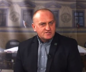 Wybory prezydenckie 2015. Nawołują do zabójstw, noszą dredy, grają koncerty. Oto NAJDZIWNIEJSI kandydaci na prezydenta Polski