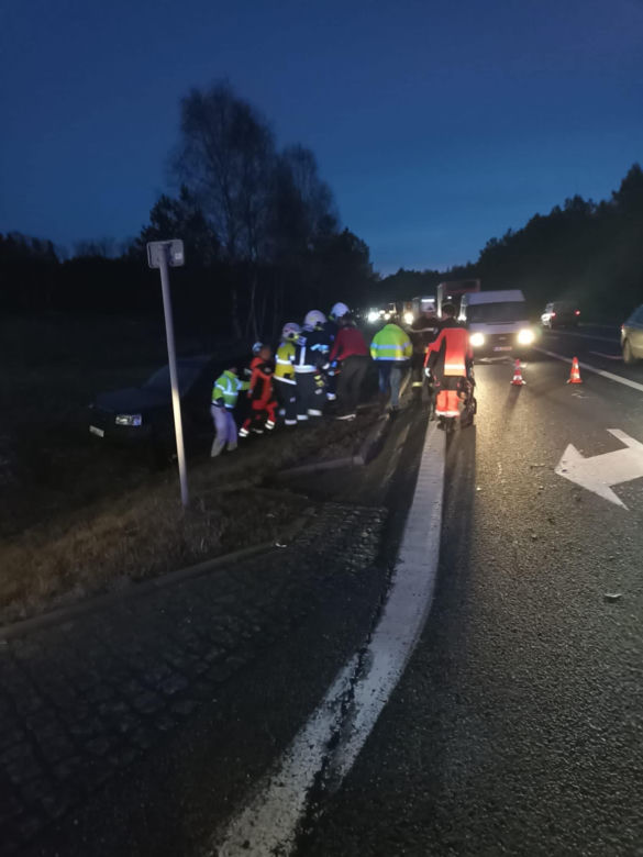 Wypadek na DK 10 pod Bydgoszczą! Jedna osoba trafiła do szpitala [ZDJĘCIA]