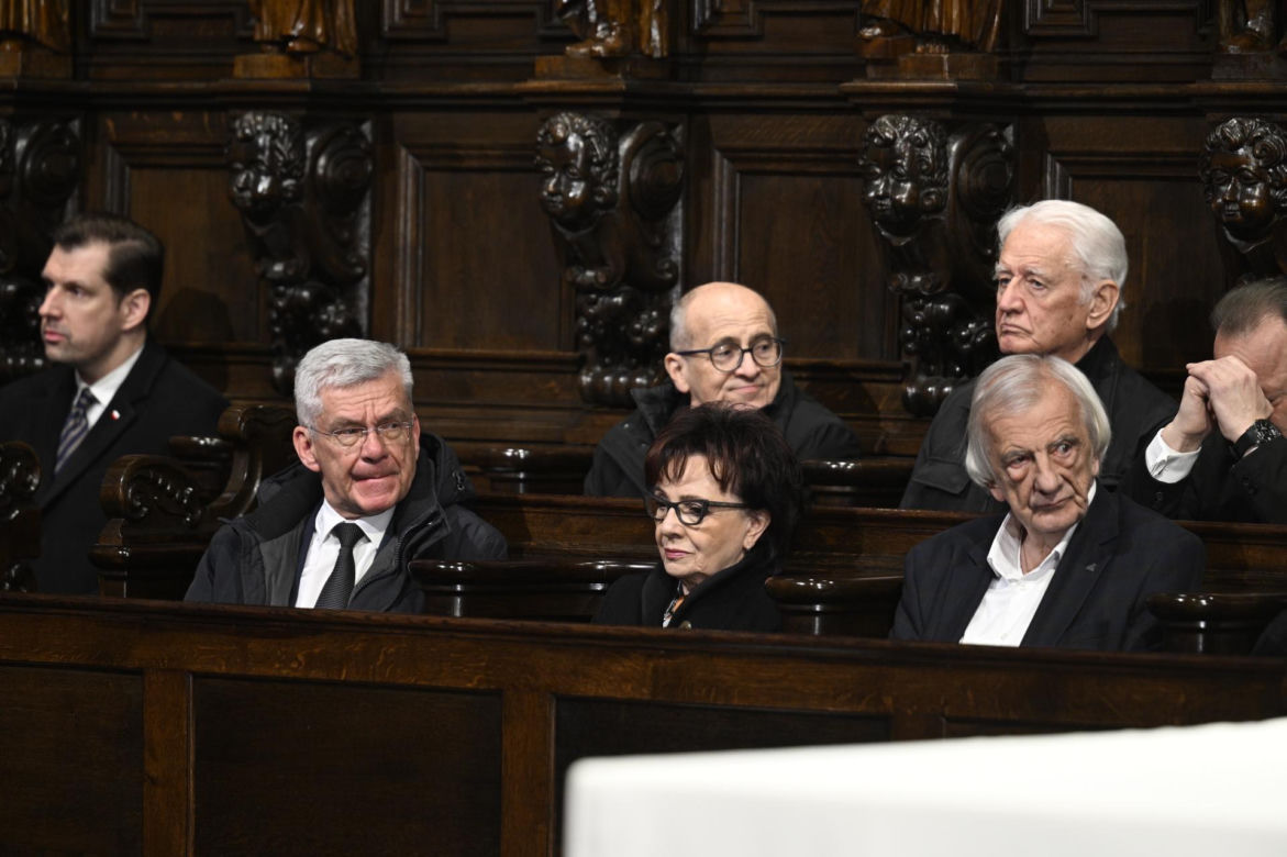 Msza za ofiary Smoleńska w Archikatedrze. Obecni Nawrocki i Kaczyńska