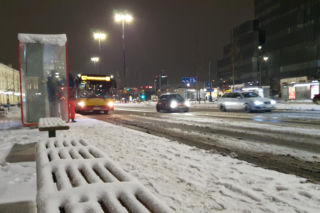 Zima w Warszawie, jakiej nie było od dawna! Służby nie nadążają z odśnieżaniem. Zobacz zdjęcia