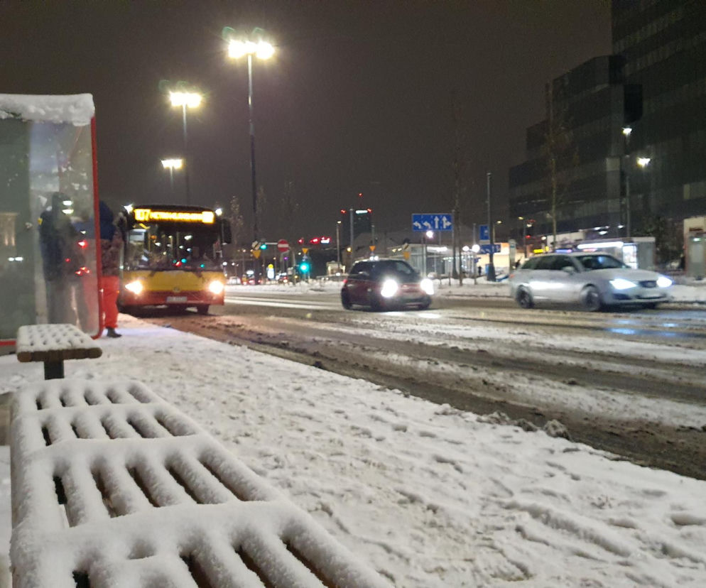 Zima w Warszawie, jakiej nie było od dawna! Służby nie nadążają z odśnieżaniem. Zobacz zdjęcia