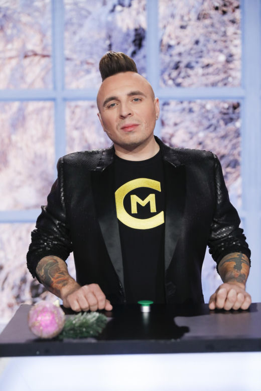 Czadoman pod ołtarzem na Boże Ciało