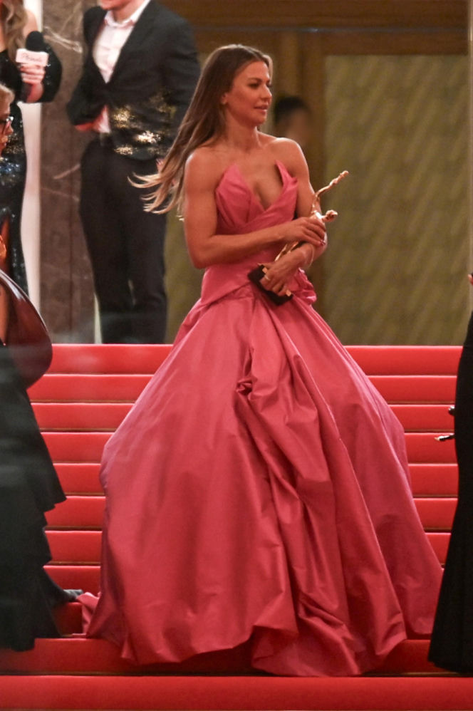 Anna Lewandowska wychodzi z Gali Mistrzów Sportu