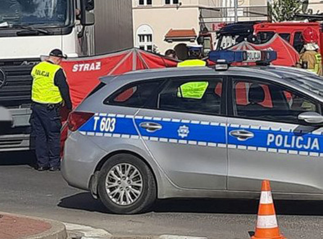 Tir ciągnął za sobą kobietę! Makabryczny wypadek w Mrągowie [ZDJĘCIA].