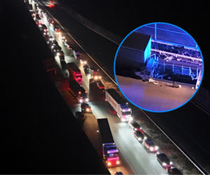 Kraksa w piątek trzynastego! Bus wbił się w ciężarówkę, dwie osoby trafiły do szpitala 