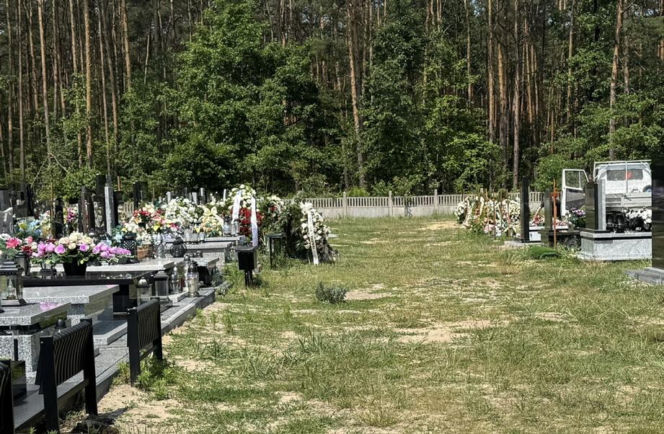 Tuż po 27-urodzinach na Łukasza spadł samolot. Przejmujący widok na grobie żołnierza. "Dumnie służyłeś Ojczyźnie"