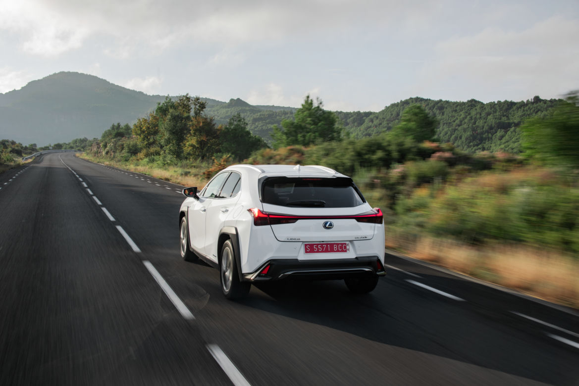 Lexus UX 250h E-Four F Sport