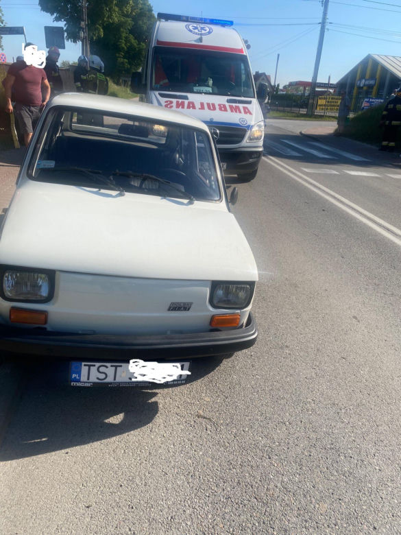 Groźny wypadek w Pawłowie. Dwoje dzieci i kierowca "Malucha" w szpitalu 