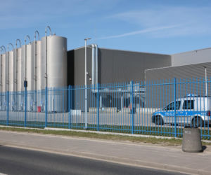 Strzały w łódzkiej fabryce, 400 osób ewakuowanych. Trwa obława