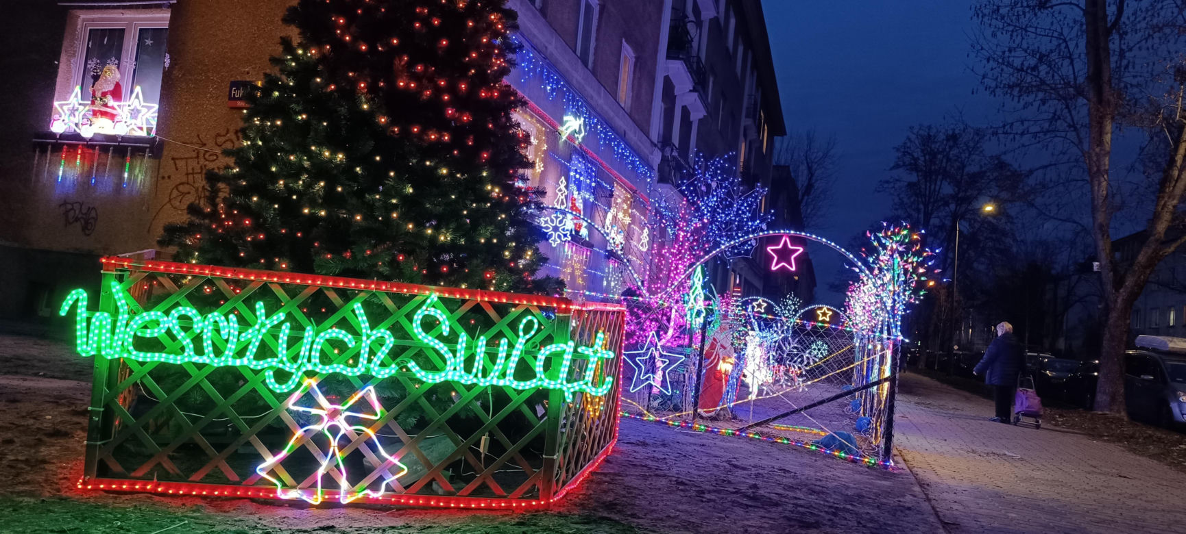 Świateczna iluminacja na jednej z posesji na Starych Bielanach 2024