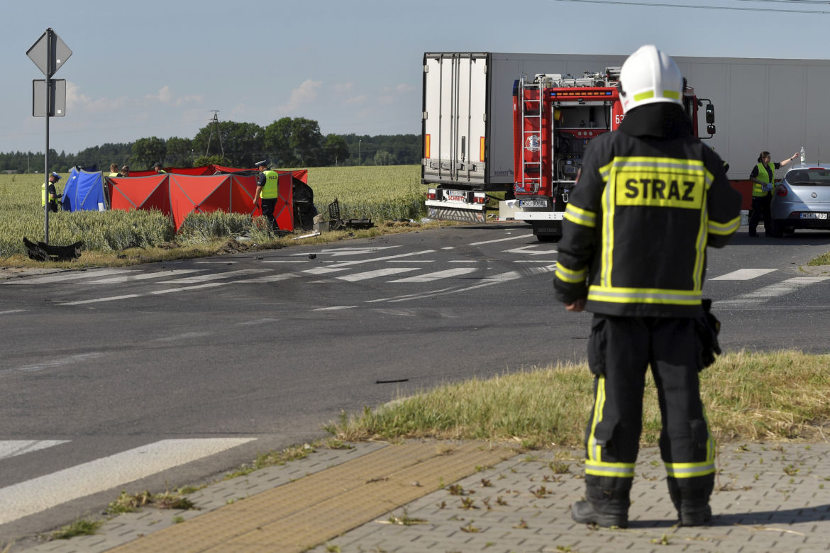 Znak "stop" stanął na skrzyżowaniu śmierci. Minął rok od potwornej tragedii w Elżbietowie