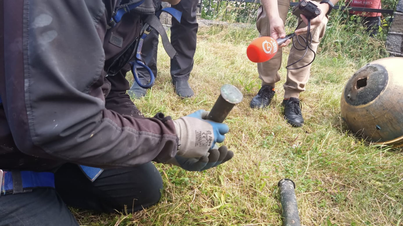 Iglica kościoła skrywała tajemnicę sprzed lat. Sensacyjne odkrycie w Juchowie