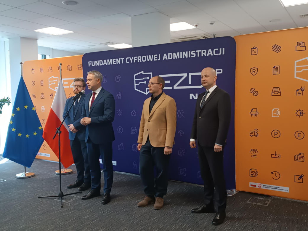 Koniec papierologii w urzędach? Rząd stawia na cyfryzację i darmowy system dla każdego