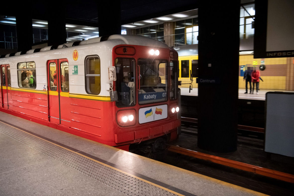  Kultowy pociąg metra ostatni raz pojechał w Warszawie. Co się z nim stanie?