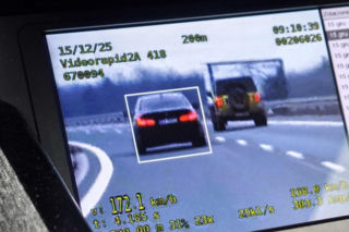 Drogowa patologia na S7. Ojciec z zakazem, syn bez uprawnień, auto też problematyczne!