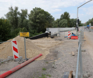 Przebudowa Wybrzeża Helskiego. Robotnicy bimbają na budowie