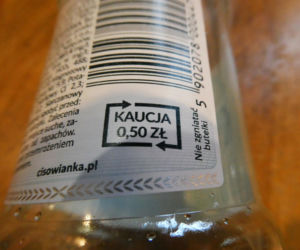 Masz dość wożenia butelek? Ruszyła rewolucja w systemie kaucyjnym. Kurier odbierze je spod drzwi