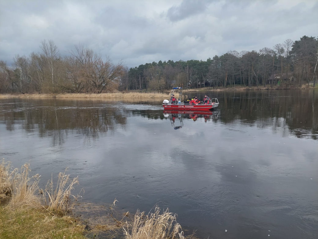 Dramat na rzece Narew. 59-latek wypadł z łódki. Trwają poszukiwania