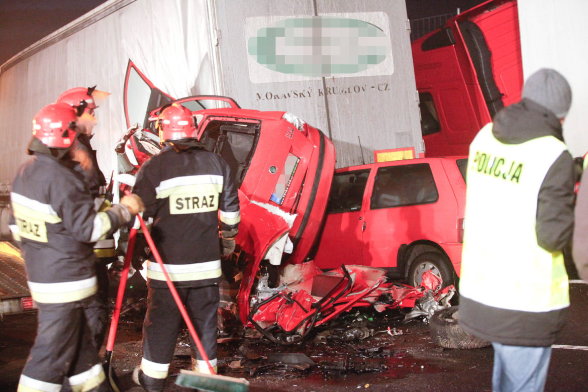 Śląskie: Karambol ok. 80 aut na drodze do Cieszyna. Zginęła jedna osoba. Trasa S1 zablokowana