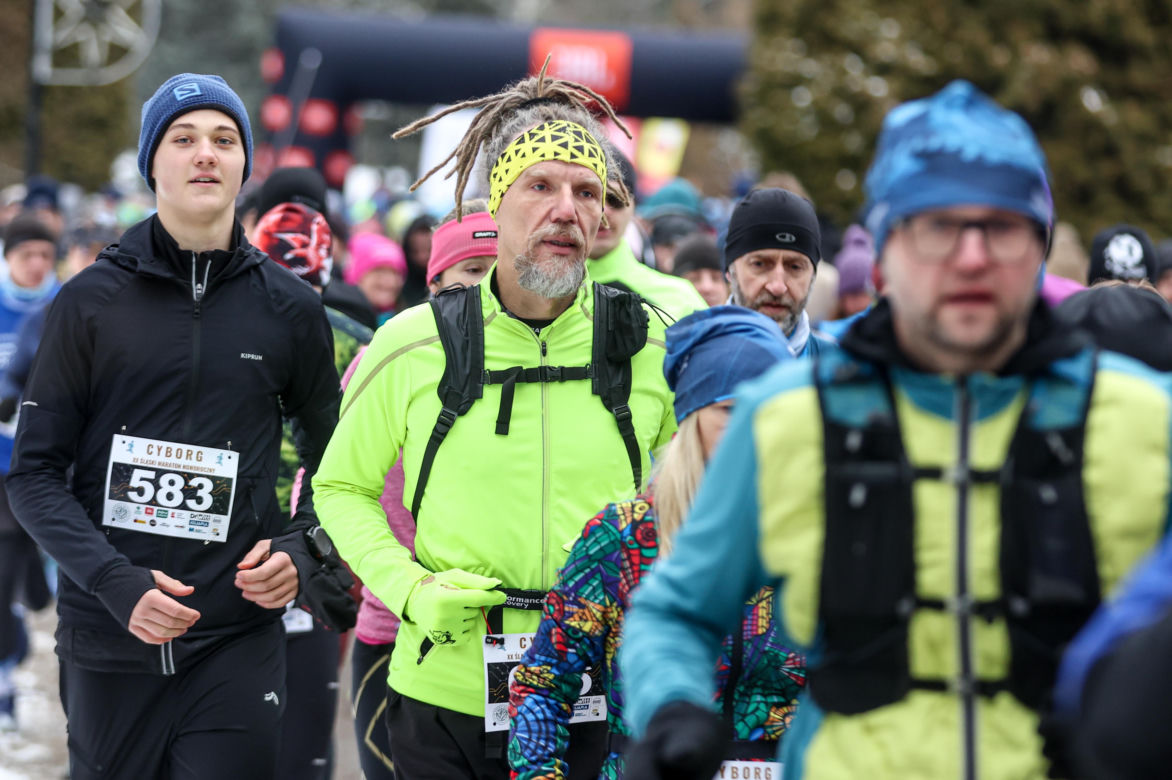 Wystrzał startera zamiast szampana. Tłumy powitały Nowy Rok na XX Śląskim Maratonie Noworocznym Cyborg