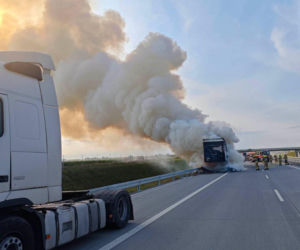 Pożar naczepy spowodował utrudnienia na A2 w powiecie siedleckim