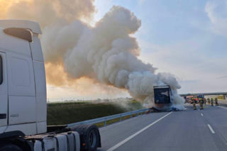Pożar naczepy spowodował utrudnienia na A2 w powiecie siedleckim