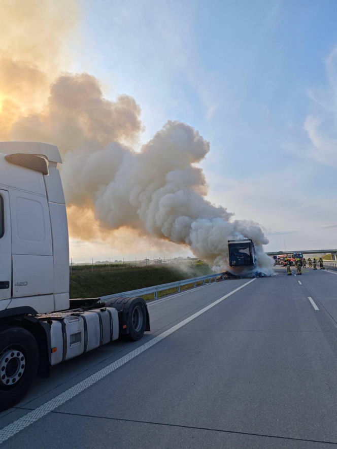Pożar naczepy spowodował utrudnienia na A2 w powiecie siedleckim