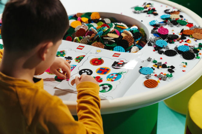 Iga Świątek bawiła się z dziećmi LEGO