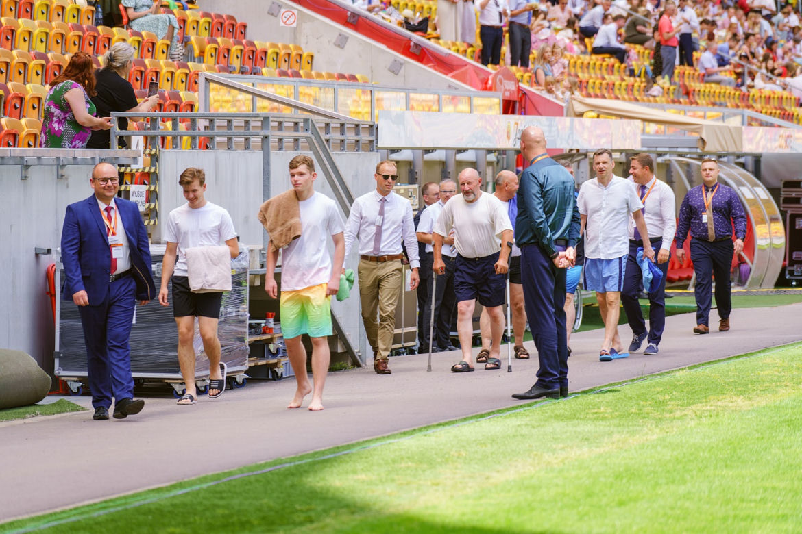 Białystok. Kongres Świadków Jehowy zgromadził tłumy na Stadionie Miejskim