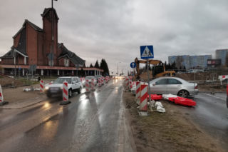 Potrącenie przy skrzyżowaniu ul. Wyszyńskiego-Żołnierska. Mężczyzna trafił do szpitala [FOTO]