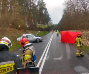 Straszny wypadek koło Złotowa. Nie żyje 25-latek. Rodzinę z dzieckiem zabrał helikopter LPR 