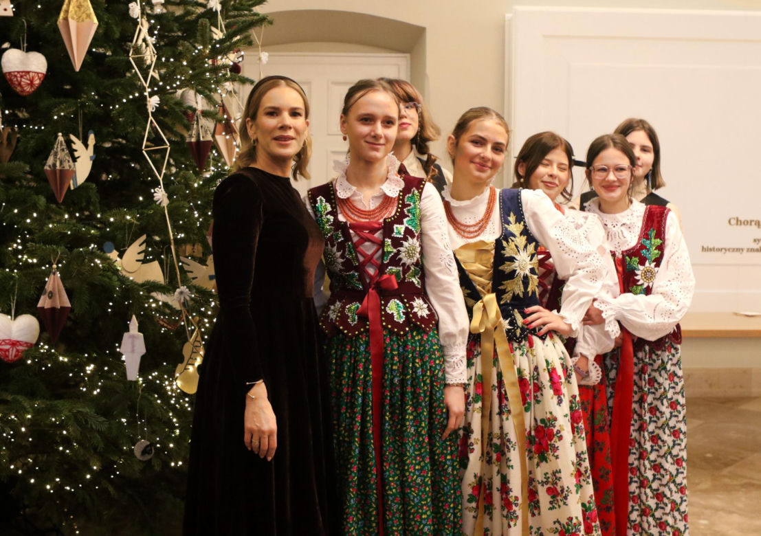 W Pałacu Prezydenckim już święta. Marta Nawrocka z rodziną ubierała choinkę