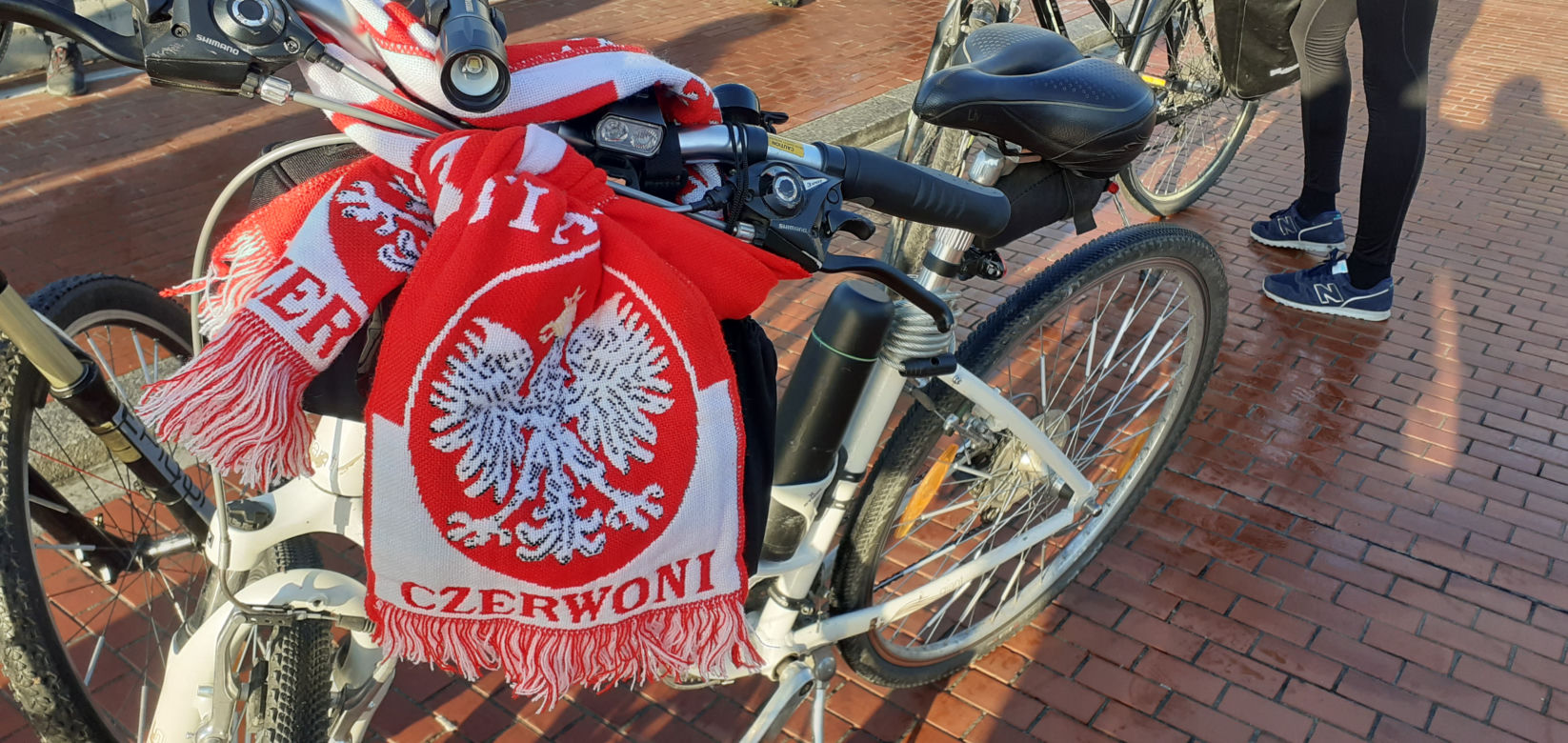 Lubelscy rowerzyści wyruszyli. Pokonają 103 kilometry w 103. rocznicę odzyskania niepodległości [GALERIA]