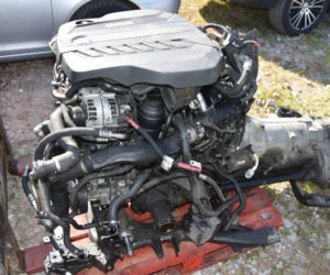 Tyle zostało z prestiżowych SUV-ów. BMW i Range Rover odnalazły się w częściach 