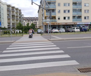 Przejście dla pieszych w alei KEN przy ul. Telekiego. Czarny punkt na mapie Warszawy