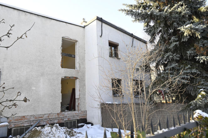 Kaczyńskiego nie ma w domu, a sąsiedzi rozwalają ściany