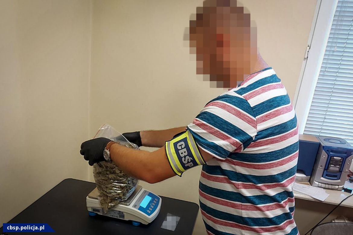 Wielki cios w narkobiznes, policjanci zlikwidowali magazyn narkotyków w Warszawie