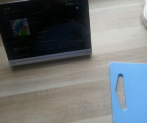 Yoga 2, dzięki statywowi, nabiera nowych zastosowań