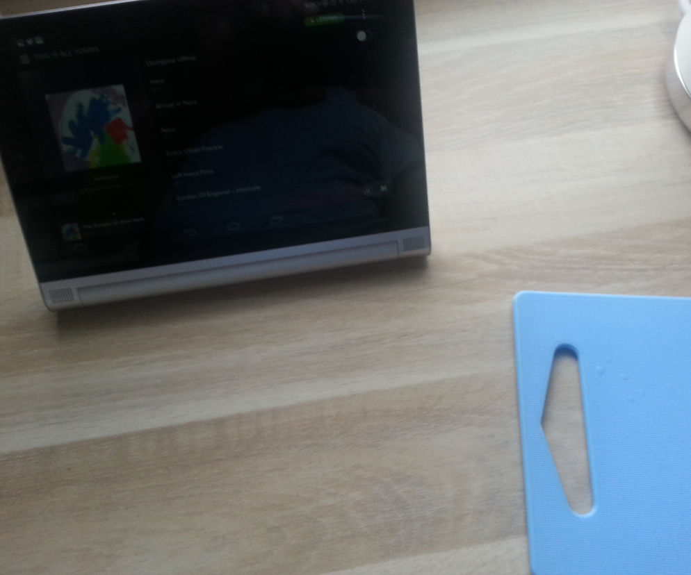 Yoga 2, dzięki statywowi, nabiera nowych zastosowań